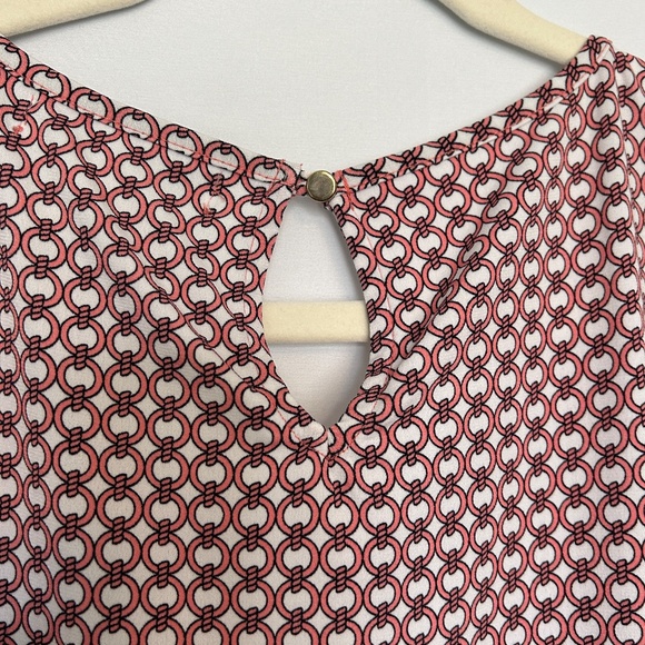 Liz Claiborne Whie Top with Chain Link style Pattern - Picture 5 of 8